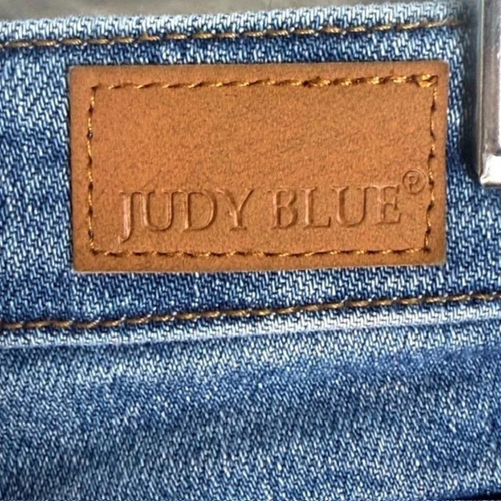 Judy Blue Distressed Denim Shorts Blue Medium Wash Cuffed Pink Tint Womens Large